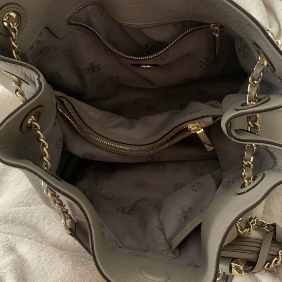 Beautiful Gray Soft Leather Tory Burch Purse - Picture 4 of 14